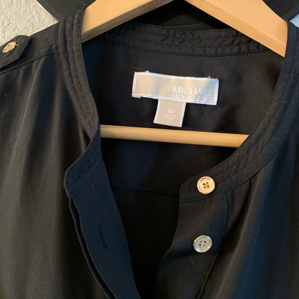 Michael kors sleeveless button up blouse